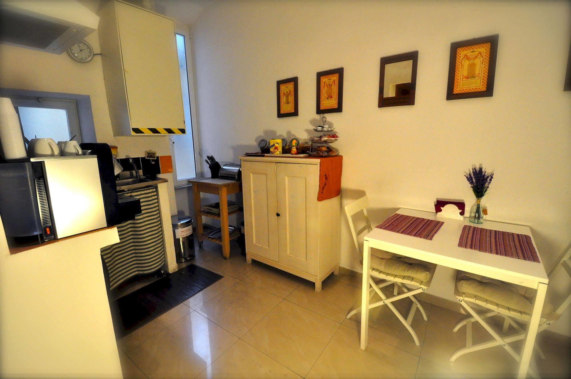 Babuino 127 Rooms Рим Екстер'єр фото