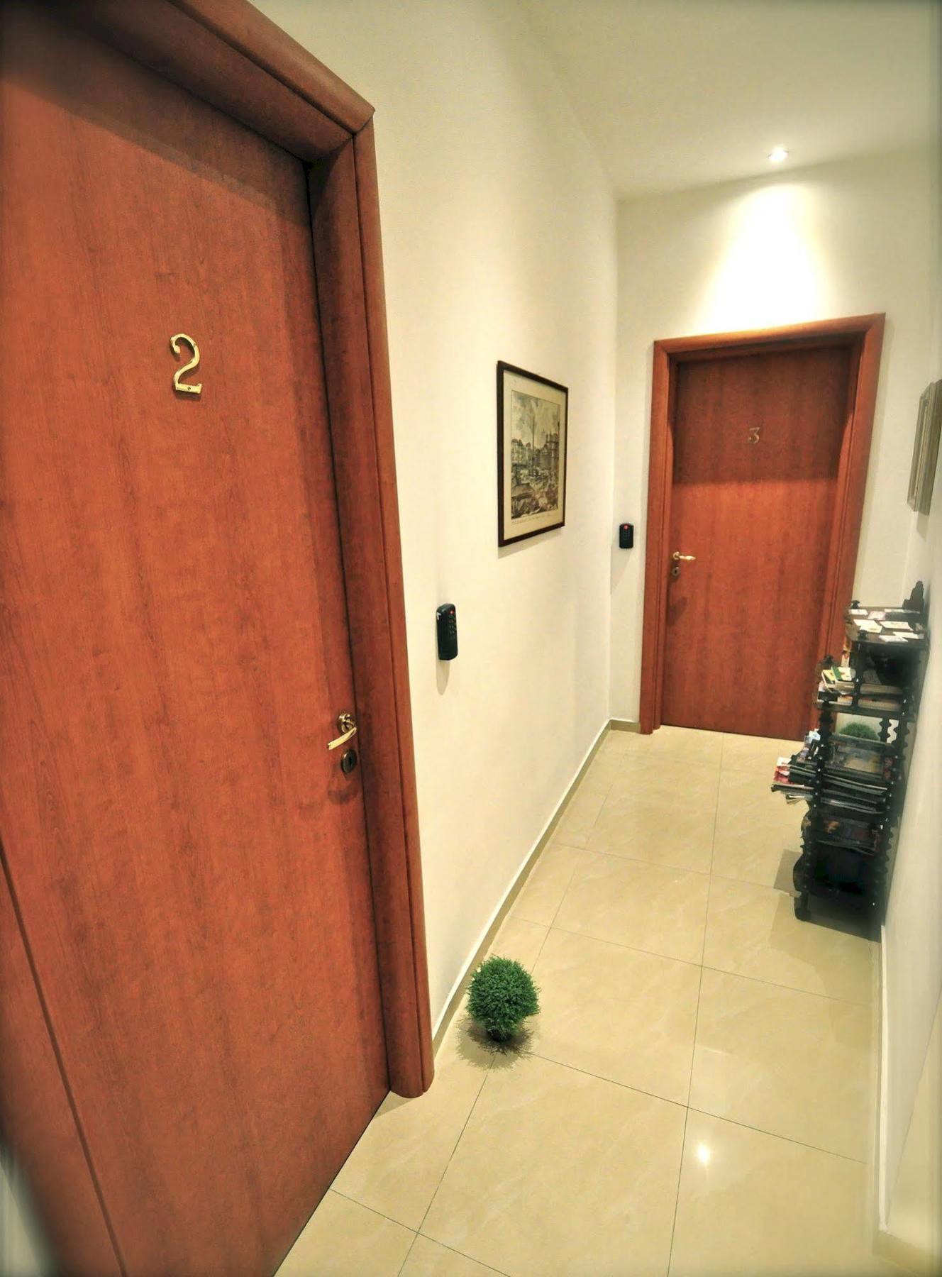 Babuino 127 Rooms Рим Екстер'єр фото